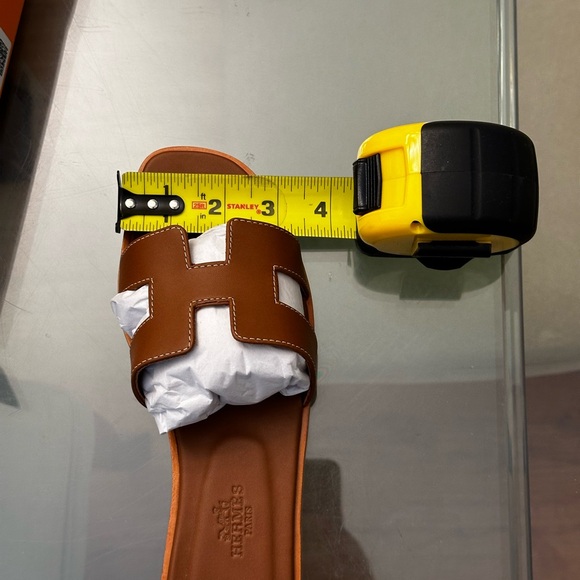 SOLD Hermès Oran Sandals - Gold, Size 38 - Authentic, tried on only - Picture 8 of 8